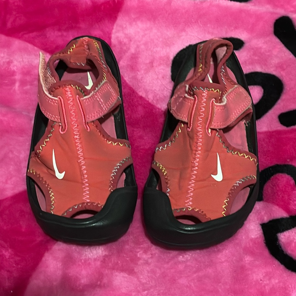 Nike Neoprene pink sandal water shoes sz: 10c